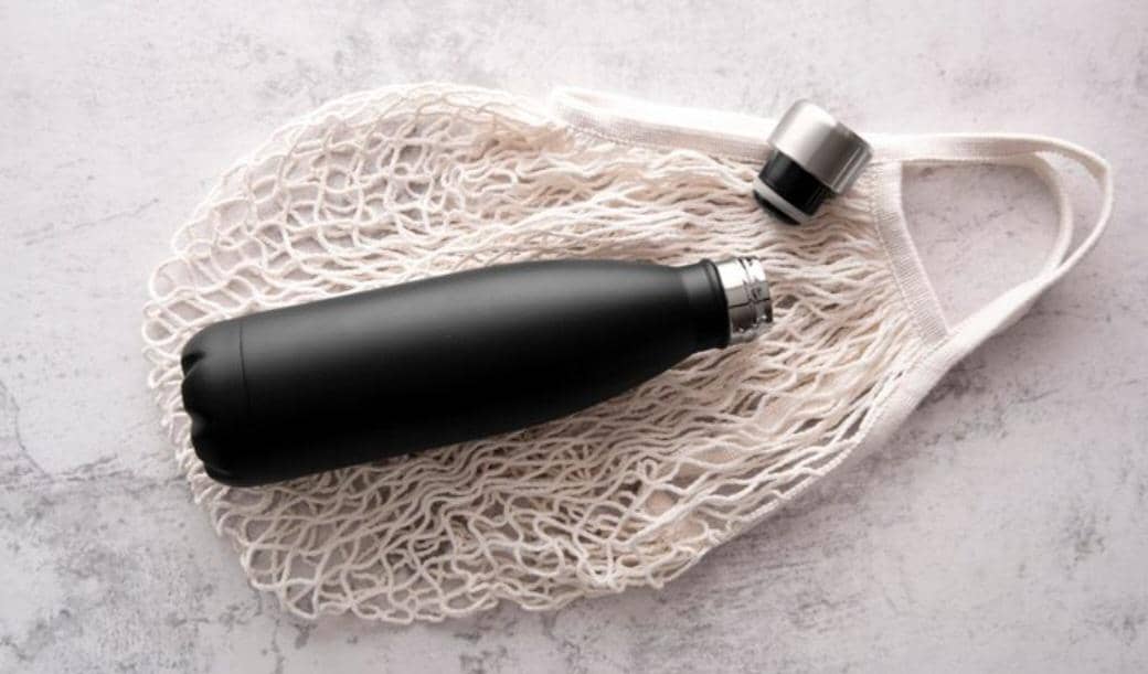 ilustrasi mengeringkan tumbler