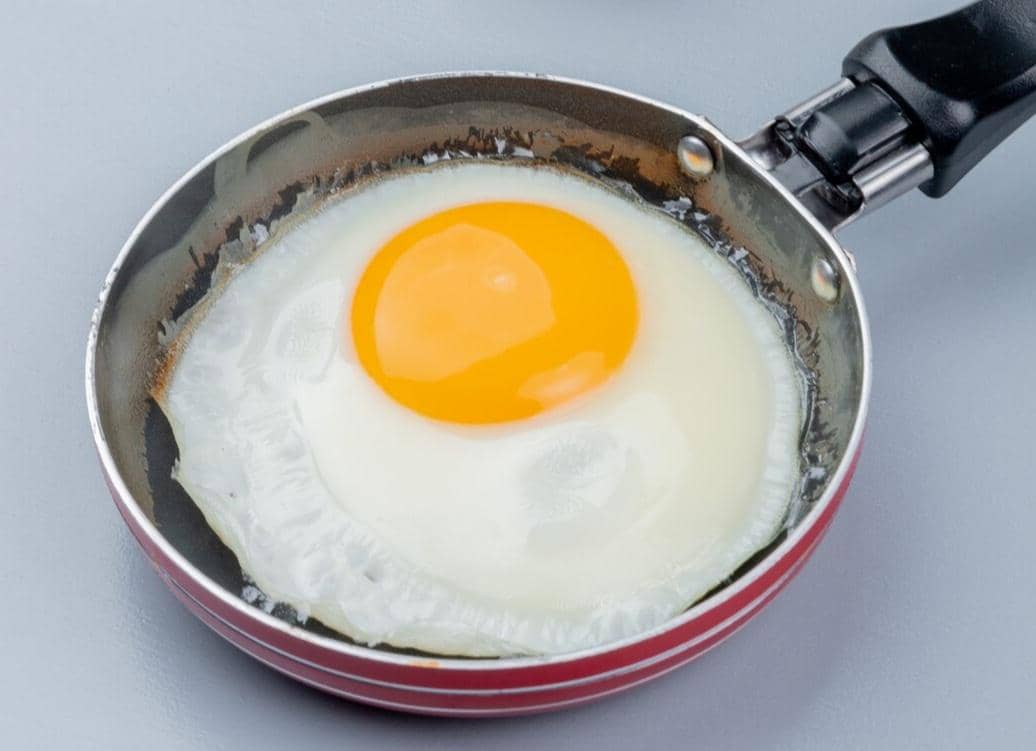 ilustrasi telur ceplok (freepik.com/stockking)