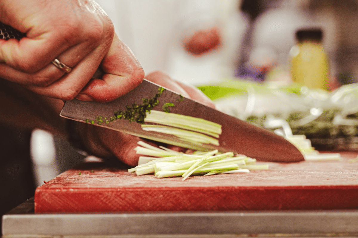 ilustrasi mengiris julienne