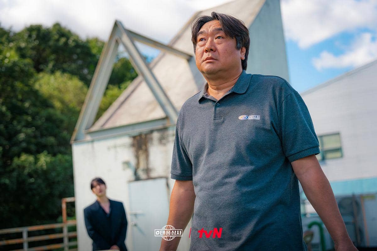 cuplikan drama Typhoon Family