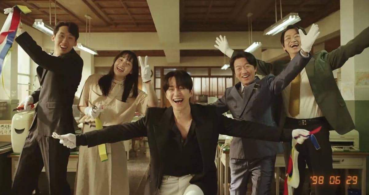 cuplikan drama Typhoon Family