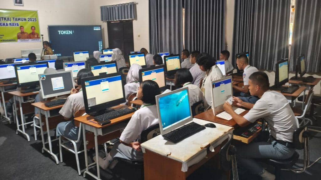 Siswa siswi SMA Negeri Palangka Raya sedang Melaksanakan TKA