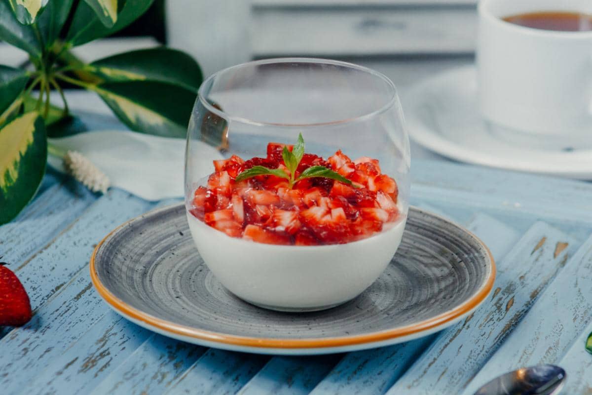 Ilustrasi panna cotta susu kedelai 