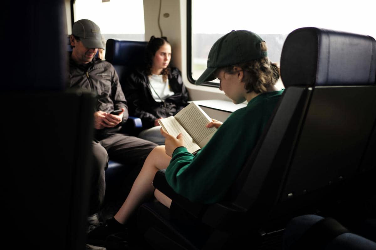 ilustrasi baca buku (unsplash.com/@onice)