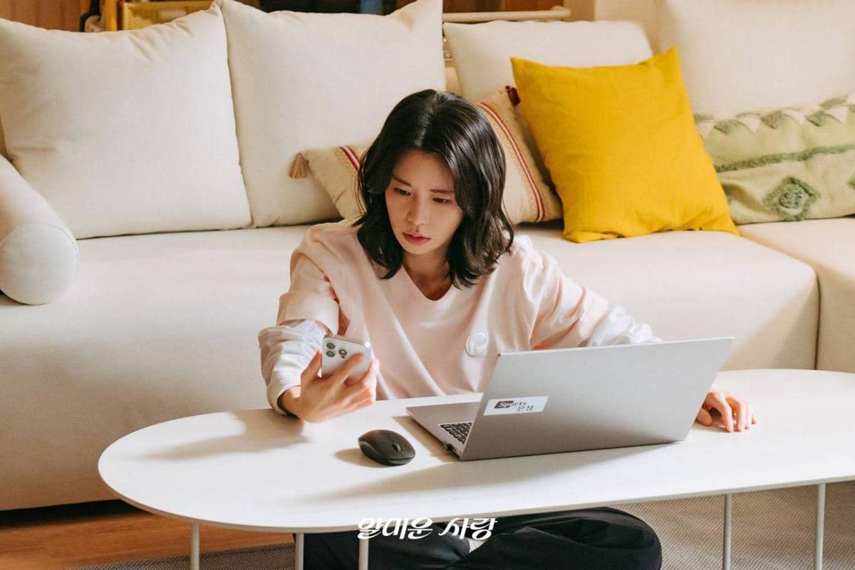 Cuplikan drama Korea Nice to Not Meet You