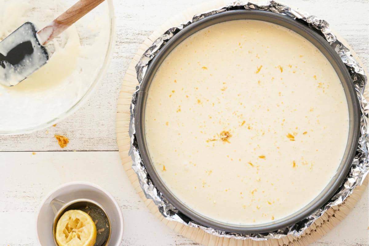 ilustrasi cheesecake dalam loyang