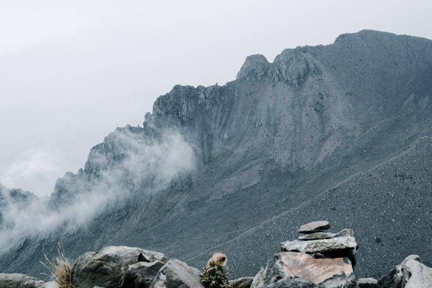 ilustrasi gunung hallasan