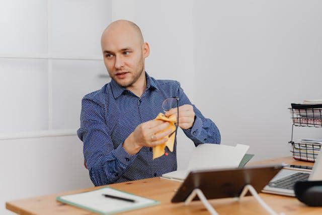 ilustrasi zodiak pria mudah menginspirasi orang