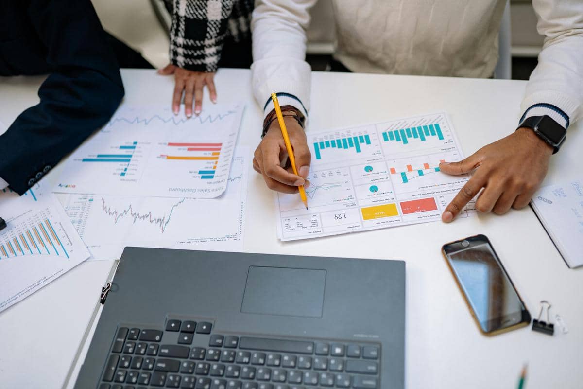 ilustrasi orang bekerja