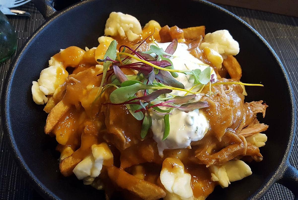 ilustrasi hidangan poutine