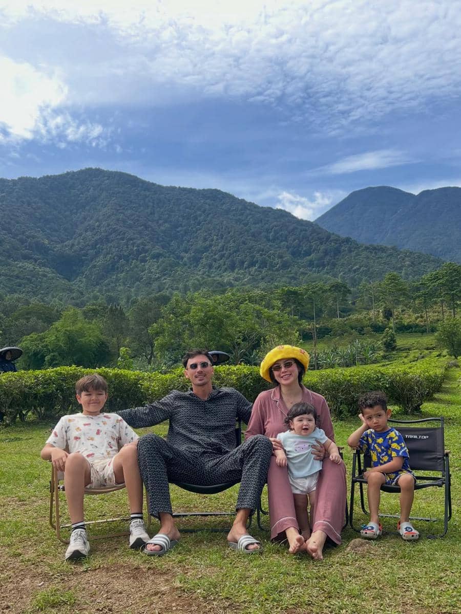 Keluarga Jessica Iskandar piknik di puncak