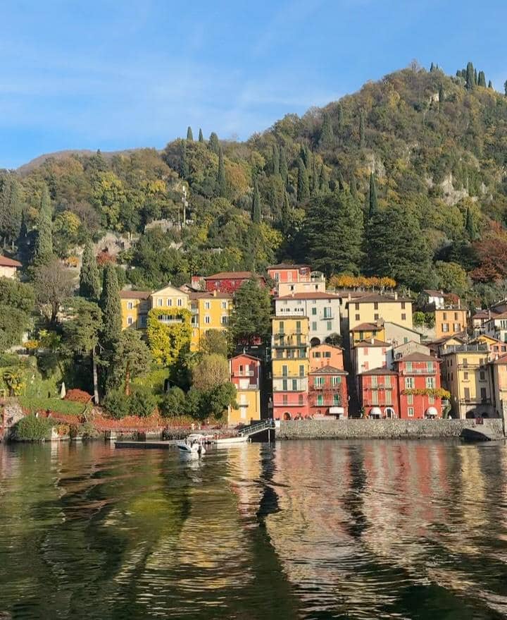 Xaviera Putri berkeliling di sekitar Danau Como, Italia.