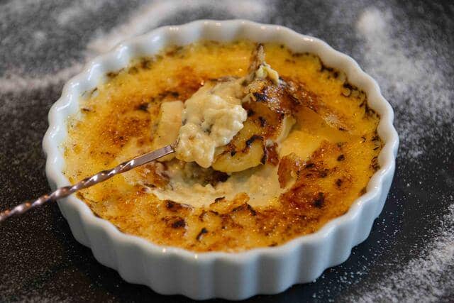 Ilustrasi creme brulee susu kedelai 