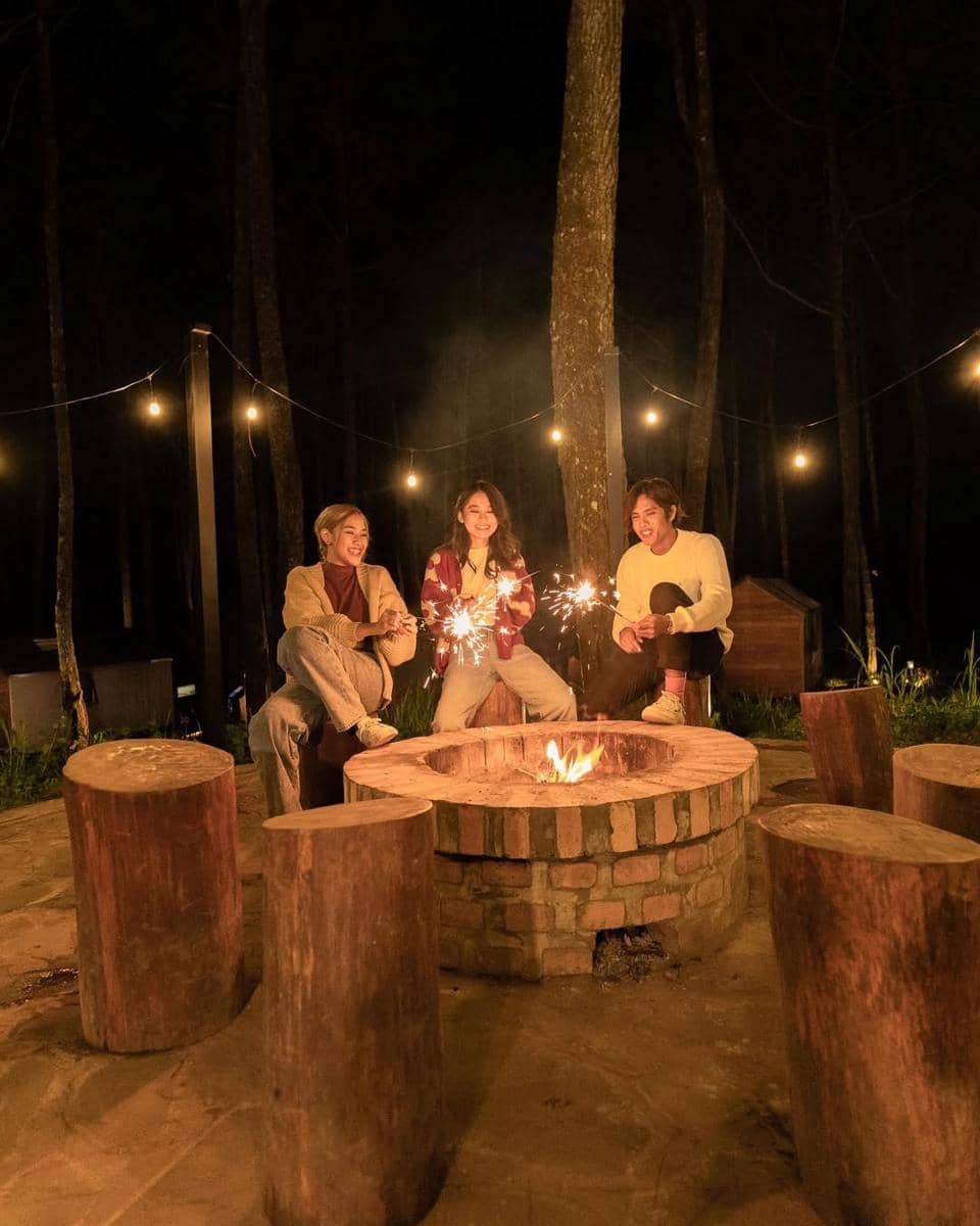 area api unggun di Bobocabin 