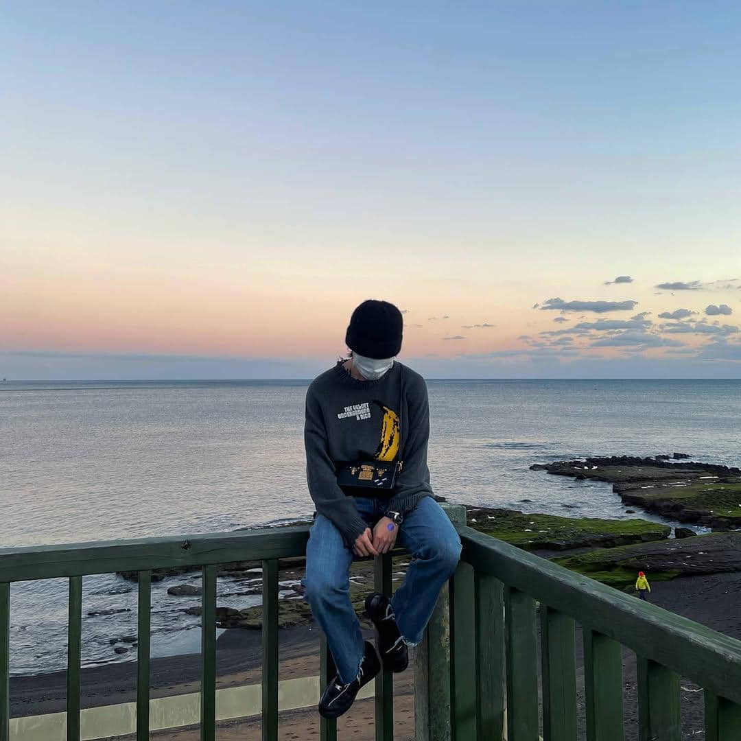 Jimin BTS mengenakan beanie hat