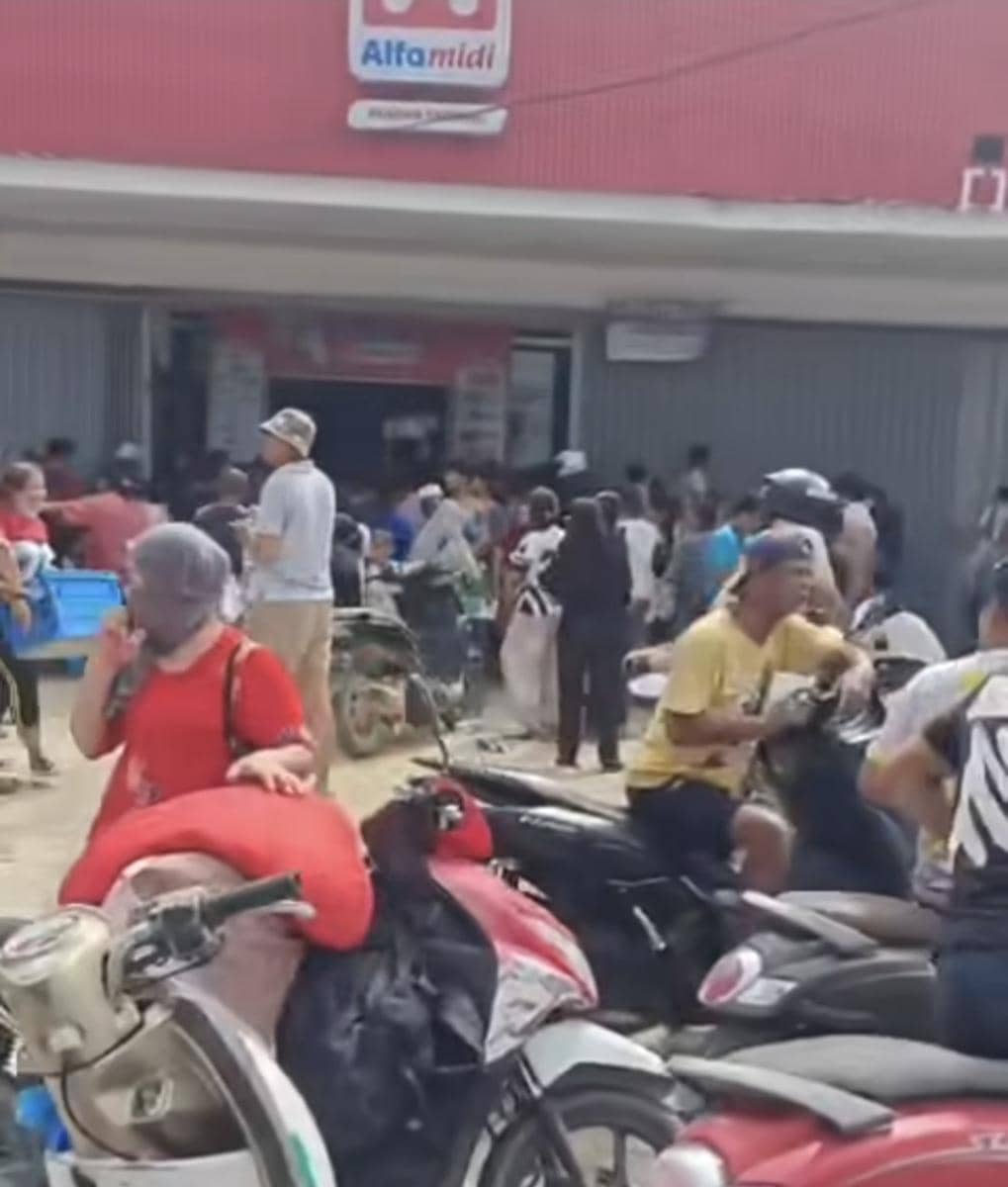 Banjir Sumatra, penjarahan