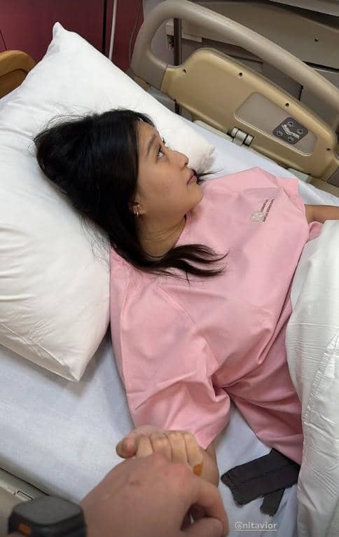 Nita Vior Melahirkan Anak Pertama