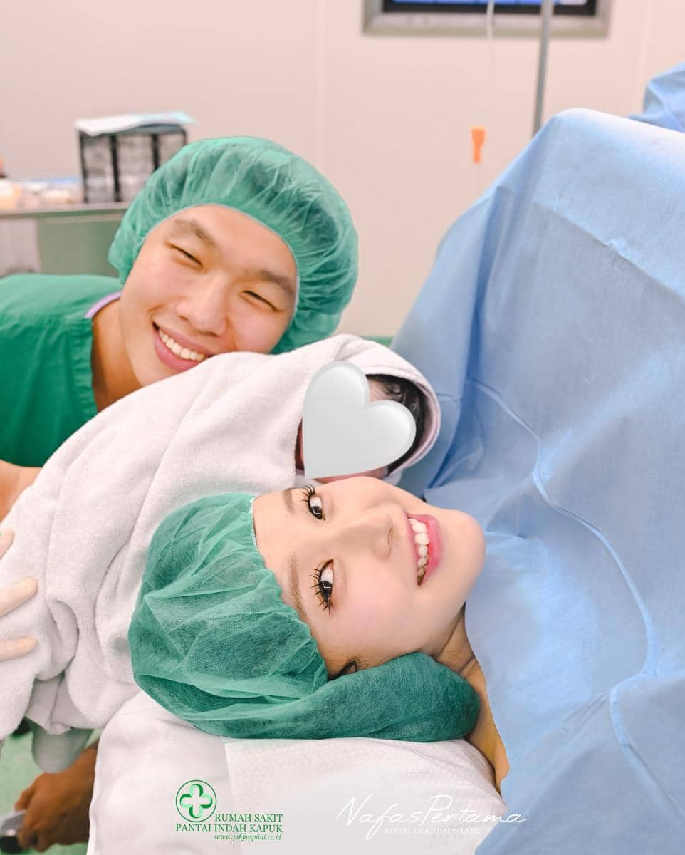 Nita Vior Melahirkan Anak Pertama