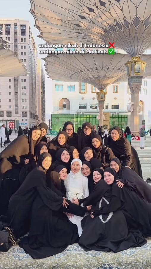 Artis Hadiri Pernikahan Dara Arafah dan Rehan di Madinah (instagram.com/daraarafah)