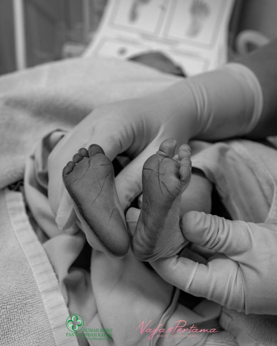 Nita Vior Melahirkan Anak Pertama