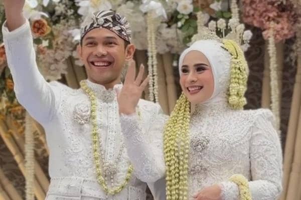 Pernikahan Fajar Alfian dan Firly