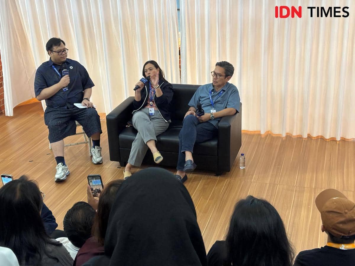 Diskusi Beyond The Next Stories with Na Willa dalam rangkaian JAFF Market 2025, di JEC Yogyakarta, Sabtu (29/11/2025). (IDN Times/Herlambang Jati Kusumo)
