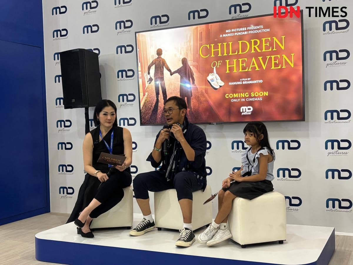 Sesi talkshow interaktif berjudul Children of Heaven: The Art of Film Adaptation bersama MD Entertainment, dalam gelaran JAFF Market, di Jogja Expo Center (JEC) Yogyakarta, Sabtu (29/11/2025). (IDN Times/Herlambang Jati Kusumo)
