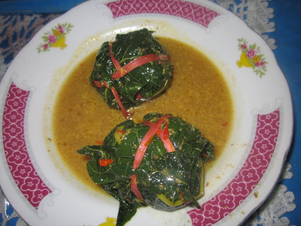 ilustrasi buntil daun singkong