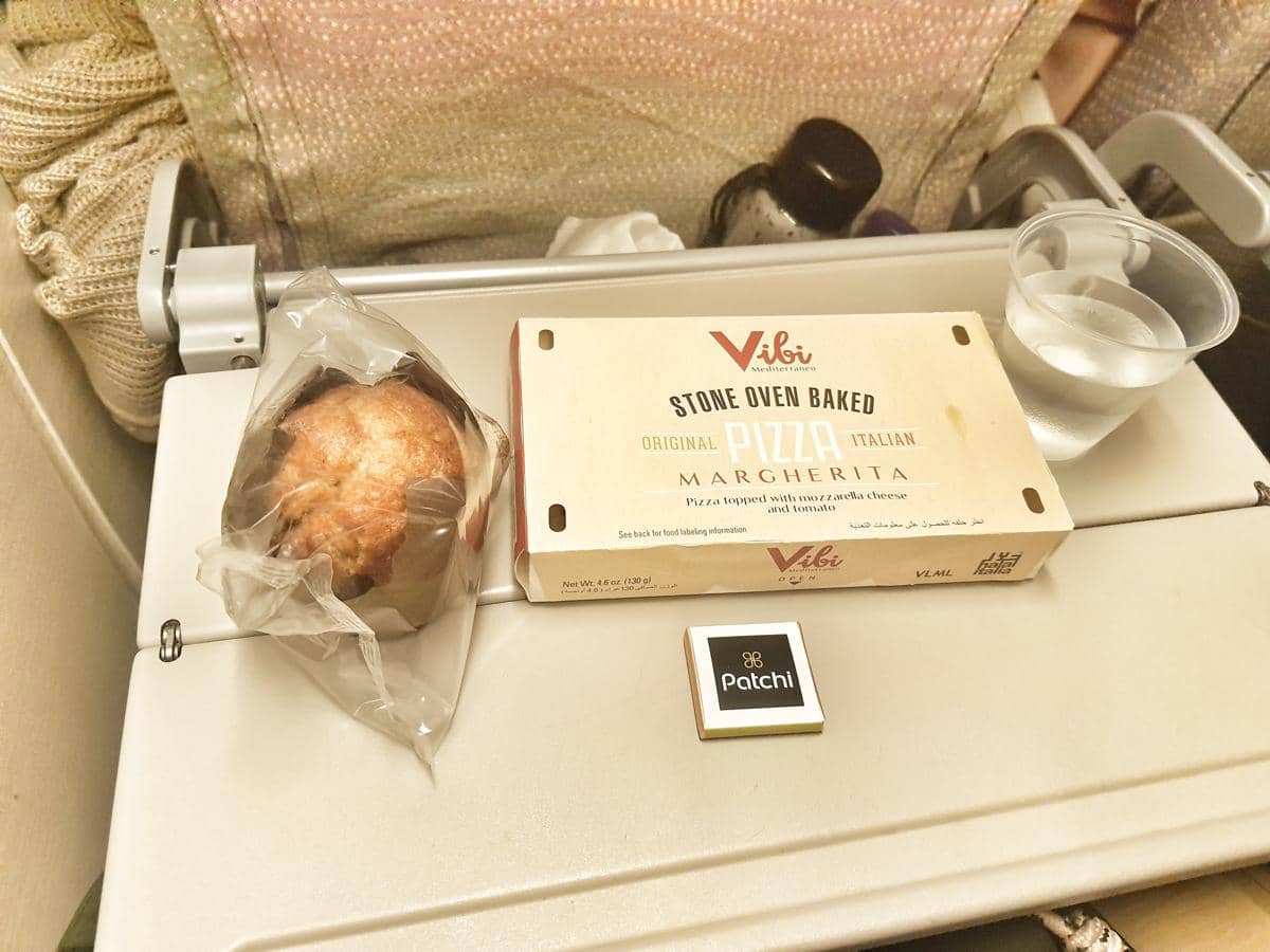 ilustrasi makanan di pesawat