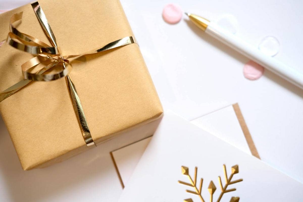 ilustrasi hampers natal