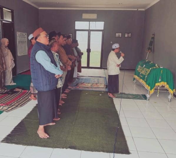 momen pemakaman ayah Marshanda (instagram.com/marshanda99)