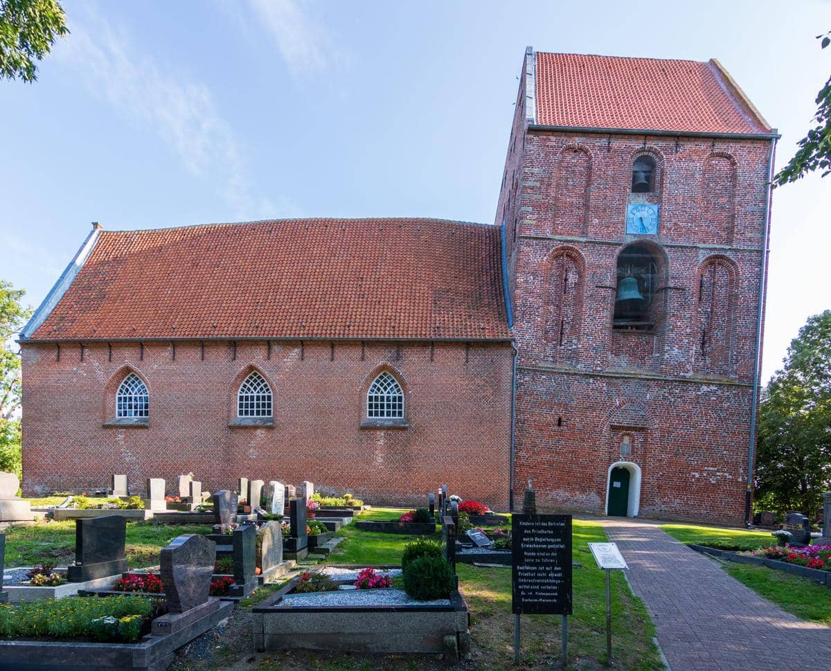 potret Gereja dan Menara Suurhusen, menjadi saksi sejarah desa selama berabad-abad 