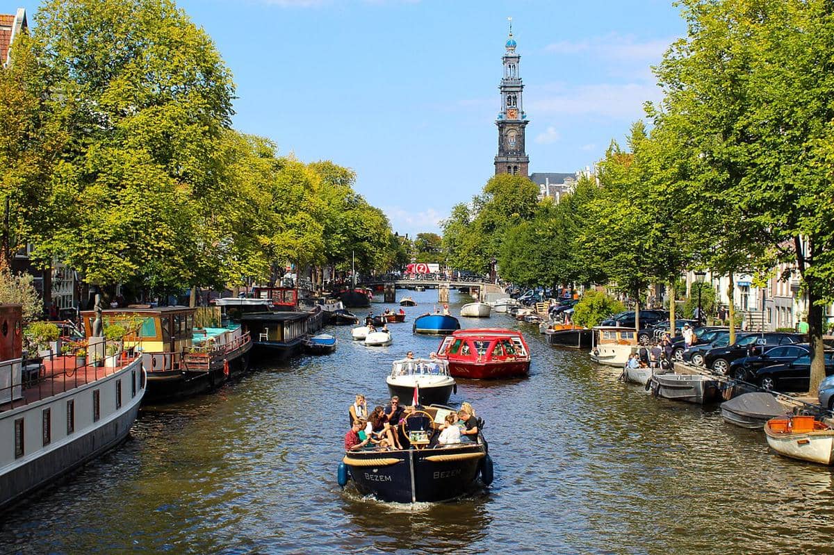 Kanal Prinsengracht, yang merupakan salah satu dari tiga kanal utama di Amsterdam, Belanda