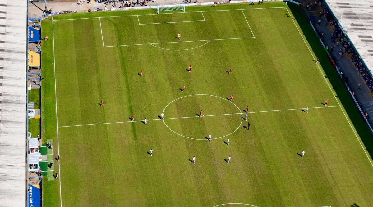 ilustrasi pertandingan sepak bola