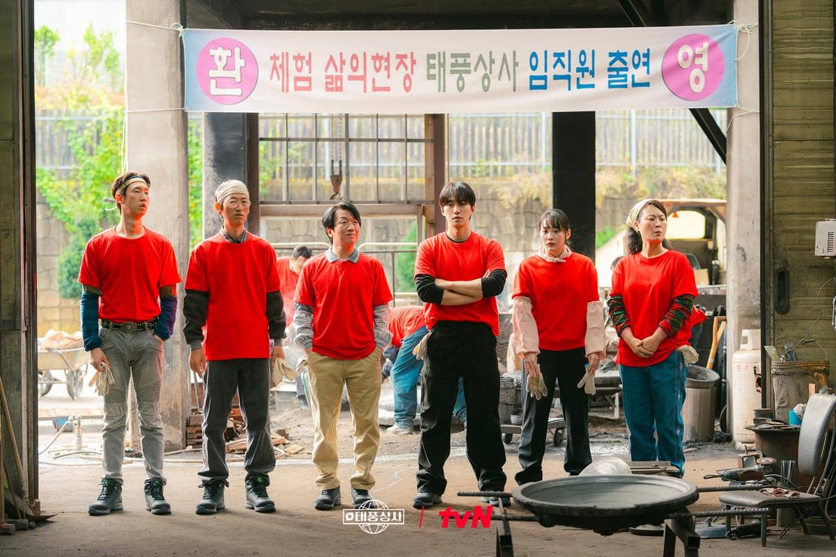 cuplikan drama Typhoon Family