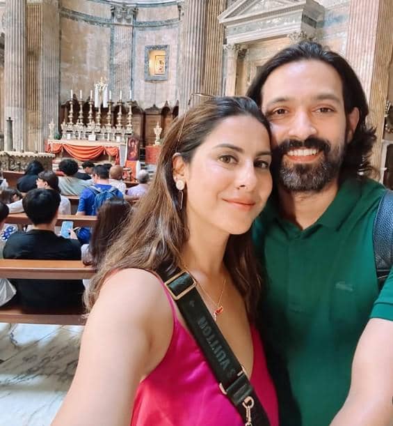 Sheetal Thakur dan suami