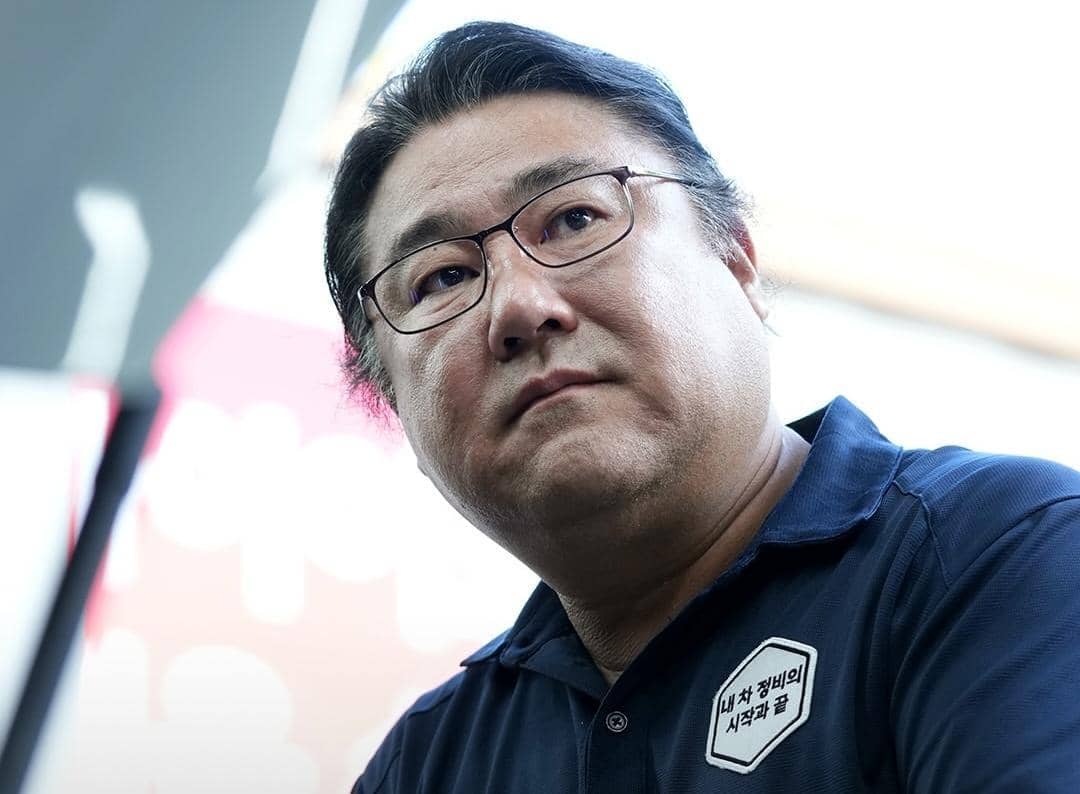 Ko Chang Seok di drama The Dream Life of Mr. Kim