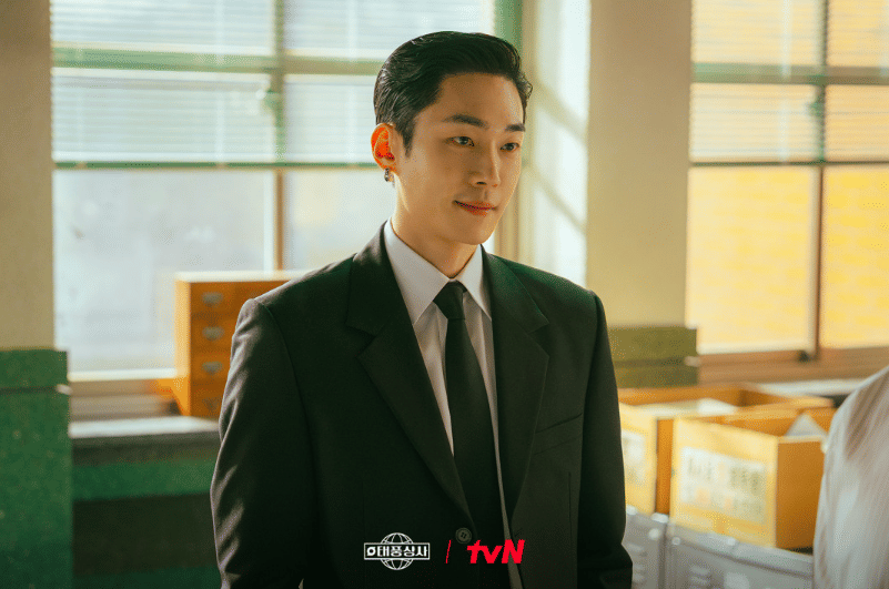 Mu Jin Sung di drama Typhoon Family