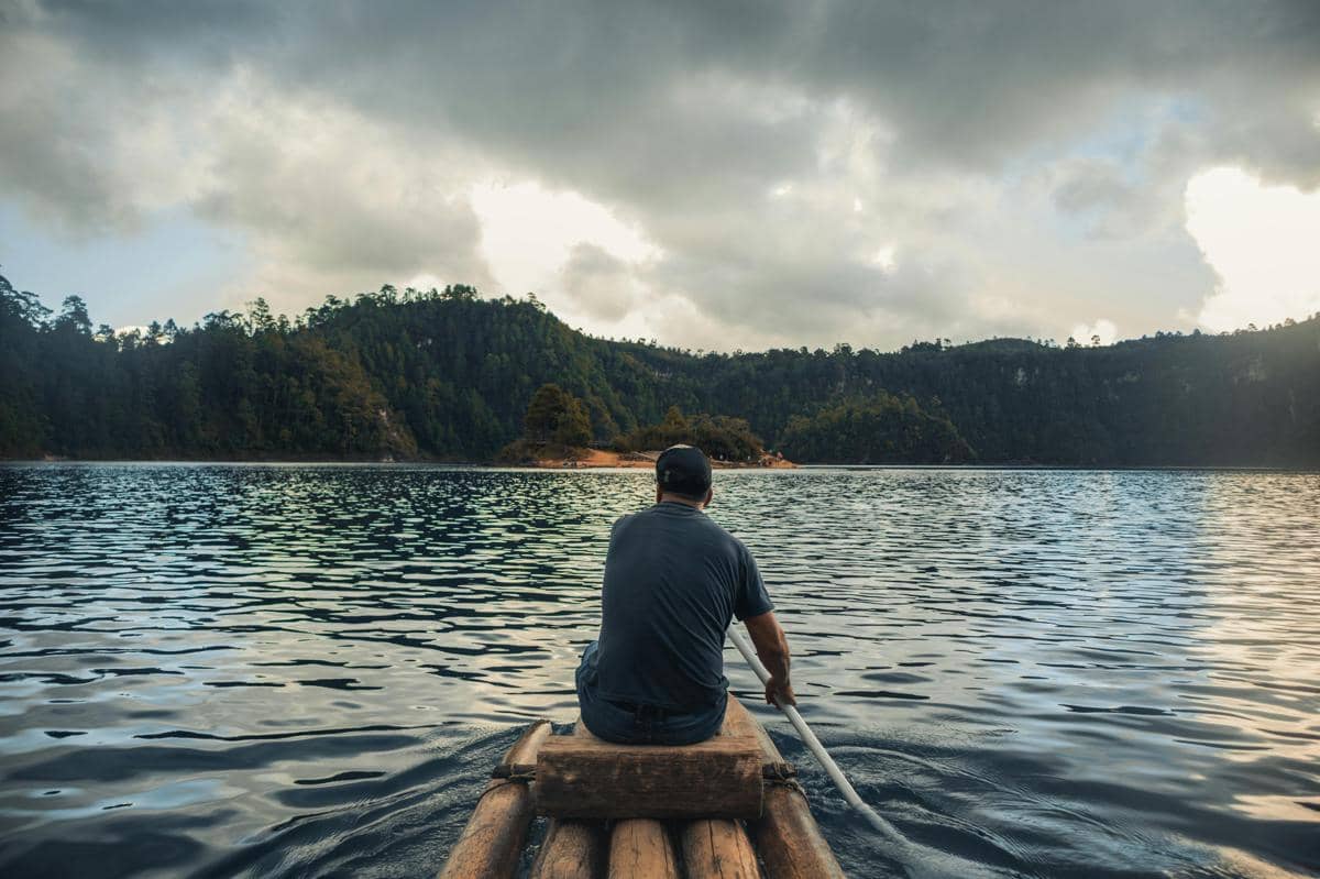 ilustrasi mendayung sampan