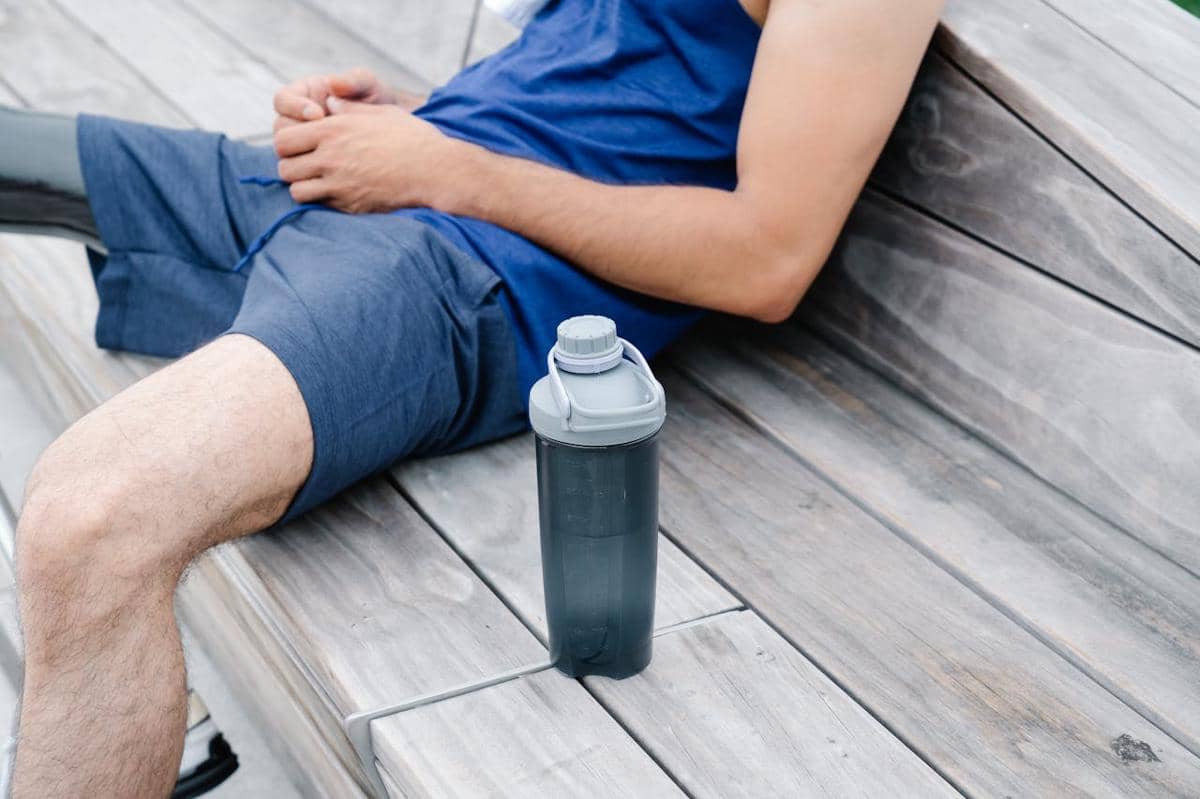 ilustrasi tumbler dengan handle