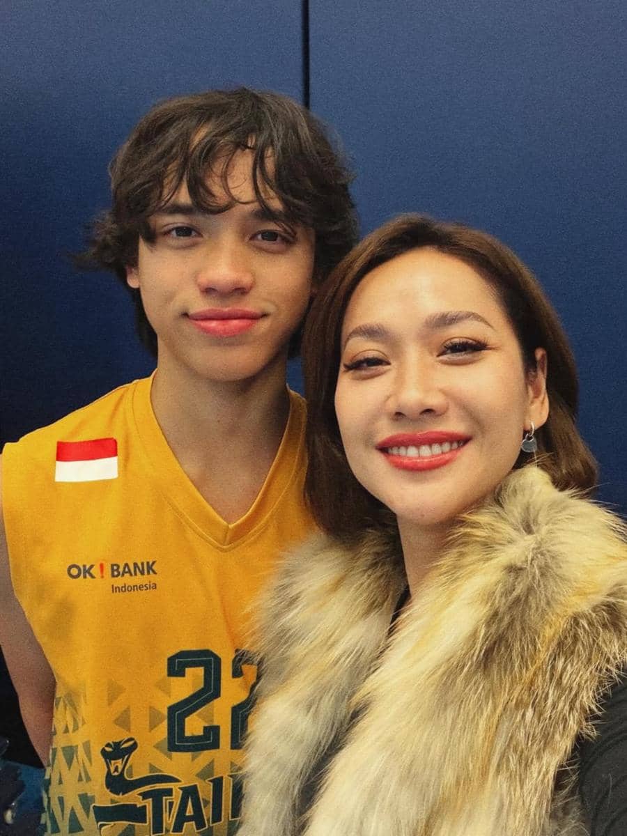 BCL saat di Hong Kong, dukung sang putra dan liburan