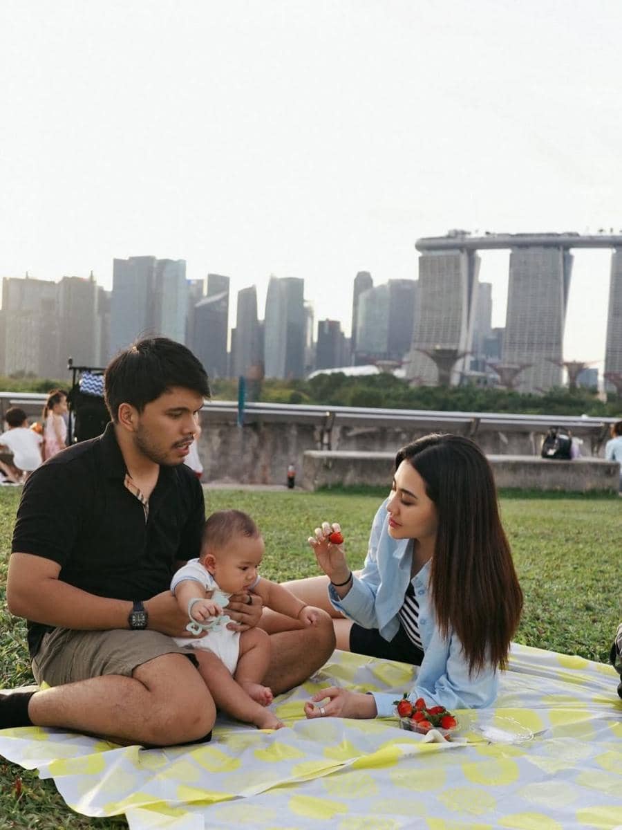Aaliyah dan Thariq ajak Arash Main di Rooftop Marina Barrage.