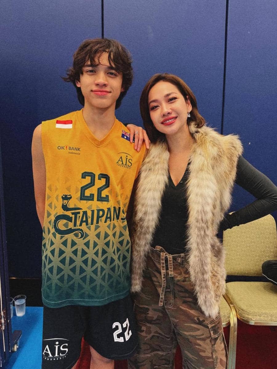 BCL saat di Hong Kong, dukung sang putra dan liburan