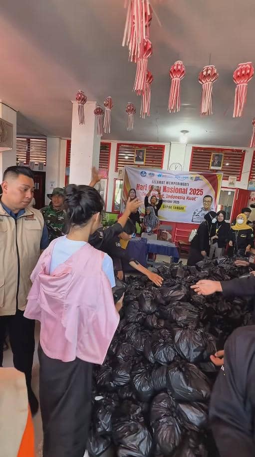 Azizah Salsha ke Lokasi Banjir di Sumatera Barat (instagram.com/andre_rosiade)