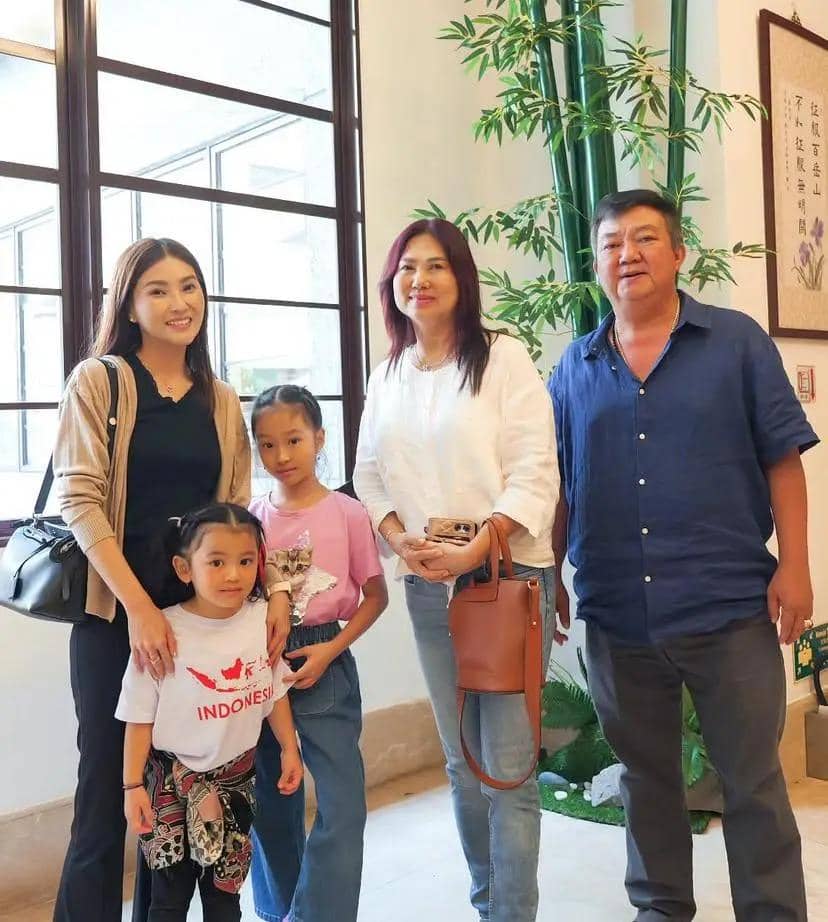 orangtua artis meninggal di 2025