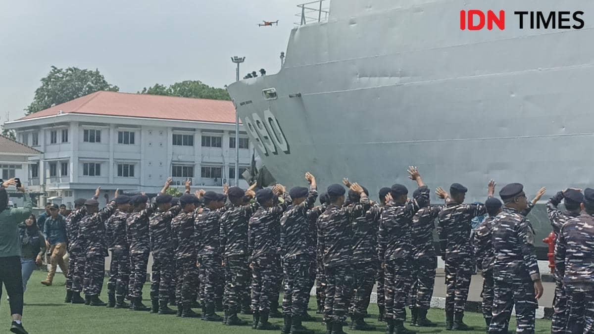 Kasal dan Rano Lepas 3 Kapal Perang Kirim Logistik dan Heli ke Sumatra