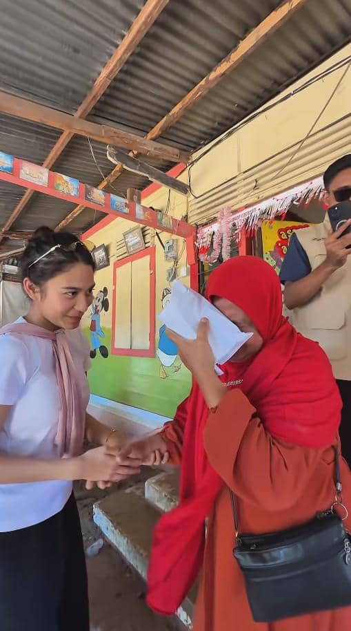 Azizah Salsha ke Lokasi Banjir di Sumatera Barat (instagram.com/andre_rosiade)