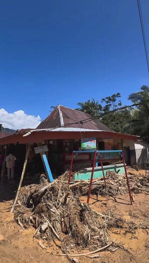 Azizah Salsha ke Lokasi Banjir di Sumatera Barat (instagram.com/andre_rosiade)