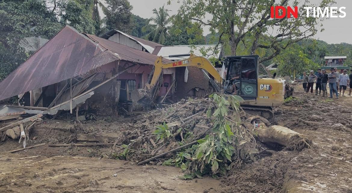 Kondisi reruntuhan rumah di Kecamatan Palembayan, Kabupaten Agam, Minggu (30/11/2025), pasca banjir selama 2 hari.