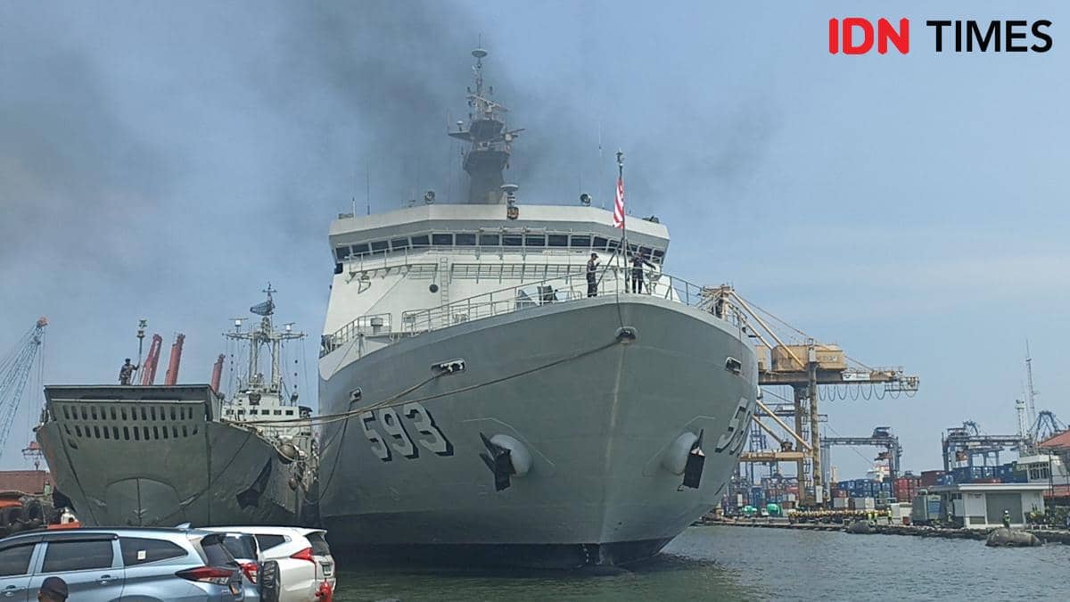 Kasal dan Rano Lepas 3 Kapal Perang Kirim Logistik dan Heli ke Sumatra